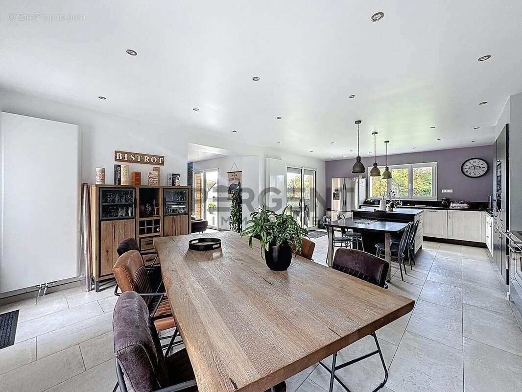 Maison à VIVIER-AU-COURT