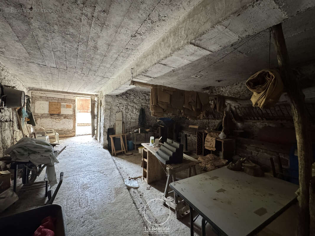 Ferme avec terrains et dépendances à rénover - SOYANS - photo 17