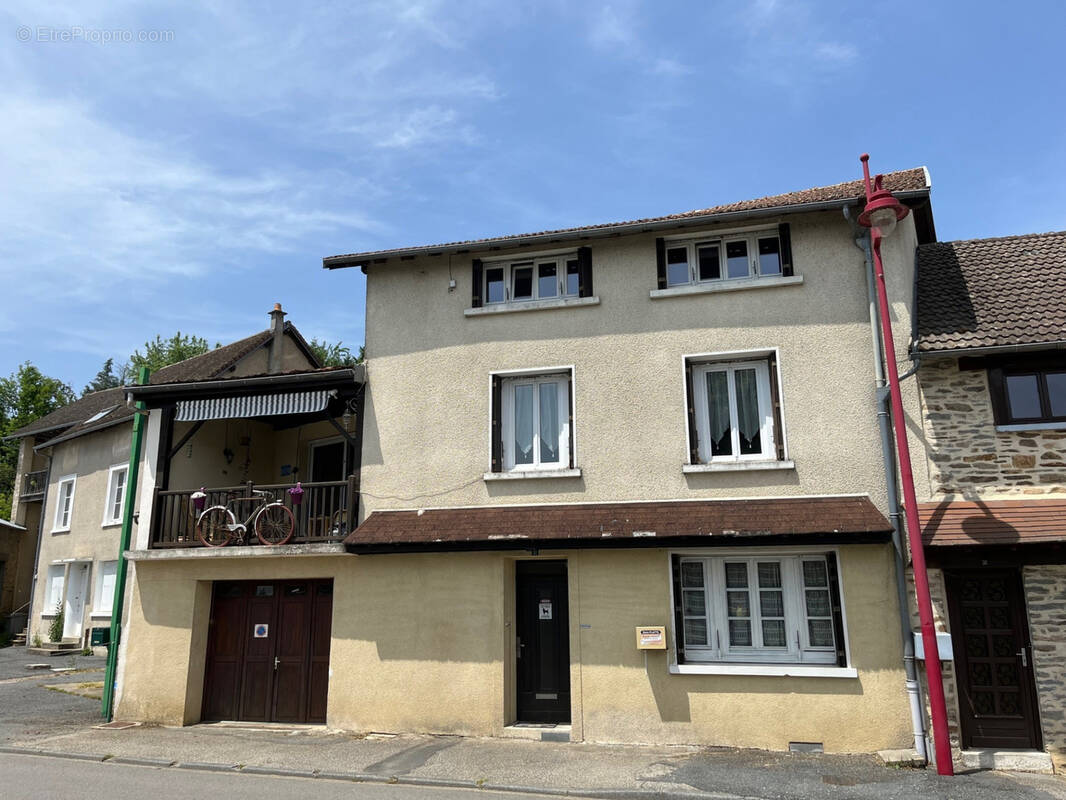 Maison à COUSSAC-BONNEVAL