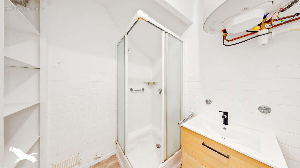 A VENDRE - Marseille 13005, Rue Ferrari - Appartement à vendre - T3 - 63 m² avec extérieur de 23 m², garage et cave de 33 m² - photo 10