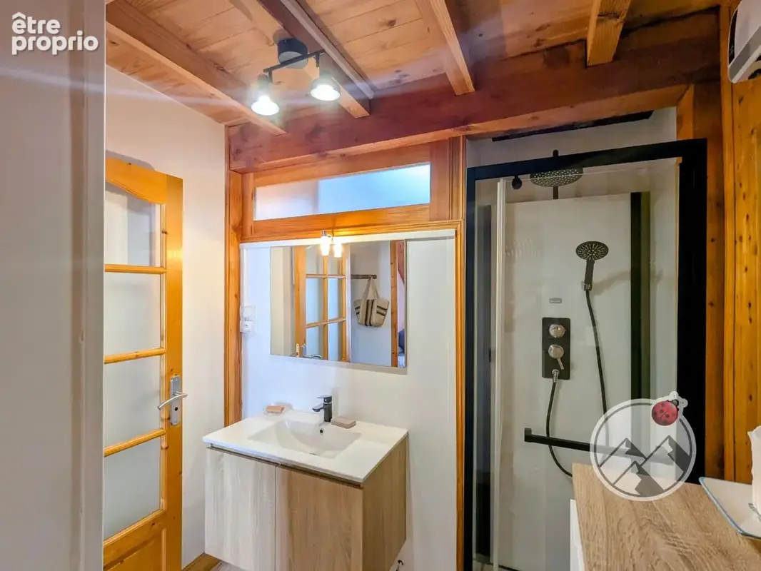 Centre ville d'Argelès-Gazost : maison de ville de caractère entièrement rénovée avec 2 chambres + mézzanine - photo 11
