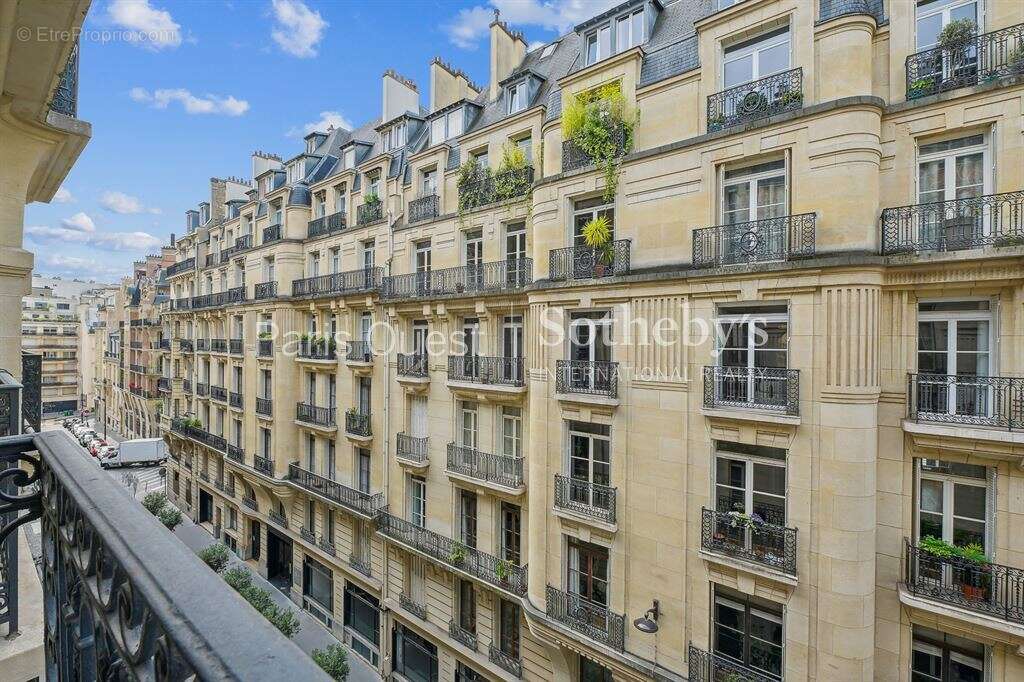 Appartement à PARIS-17E