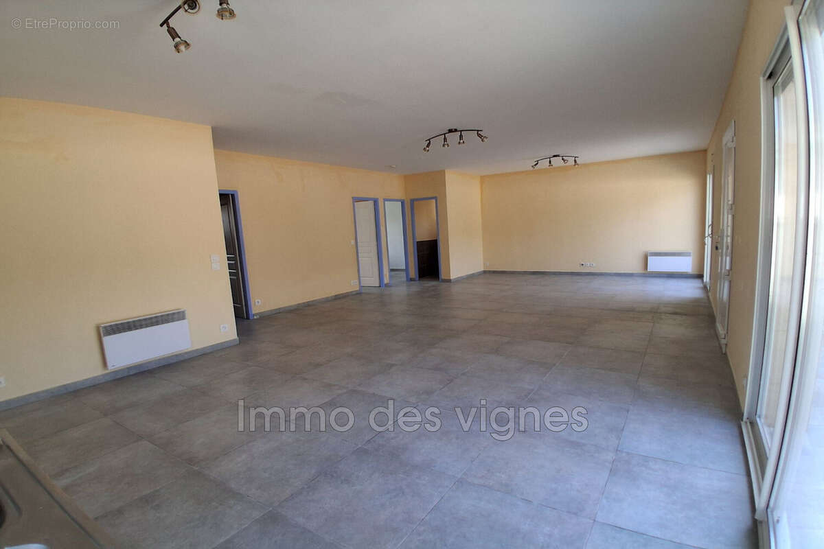 Maison à AMBARES-ET-LAGRAVE