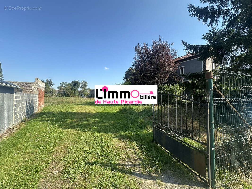 Terrain à LE QUESNEL