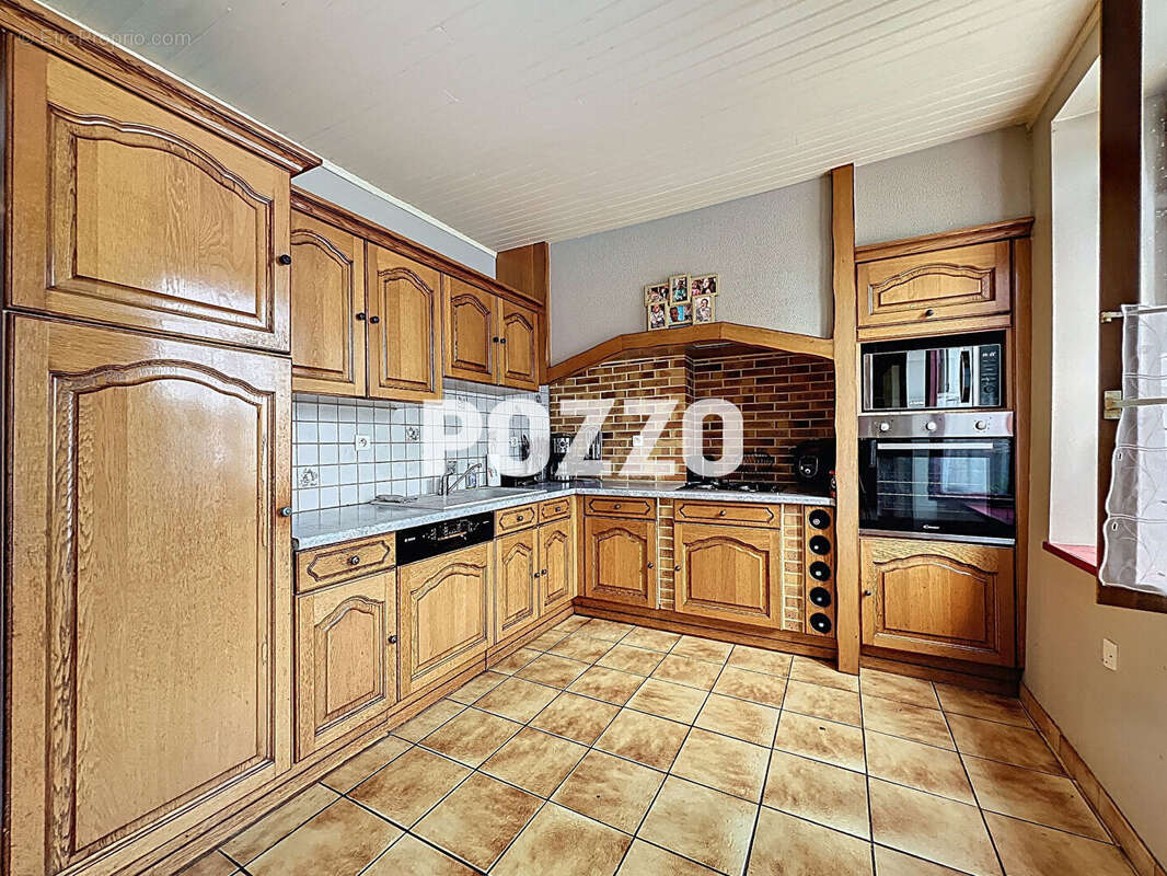 A Vendre - Saint Hilaire Du Harcouet - Maison 7 pièce(s) 160 m² - Centre-ville - photo 6