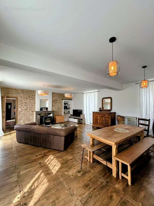 Maison de village 185 m2 avec jardin CHERVES CHATELARS (16) 154 500€ FAI - photo 3