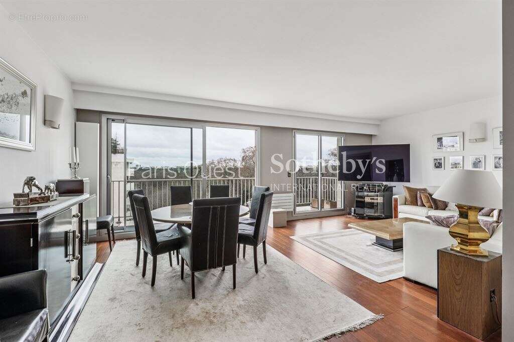 Appartement à NEUILLY-SUR-SEINE