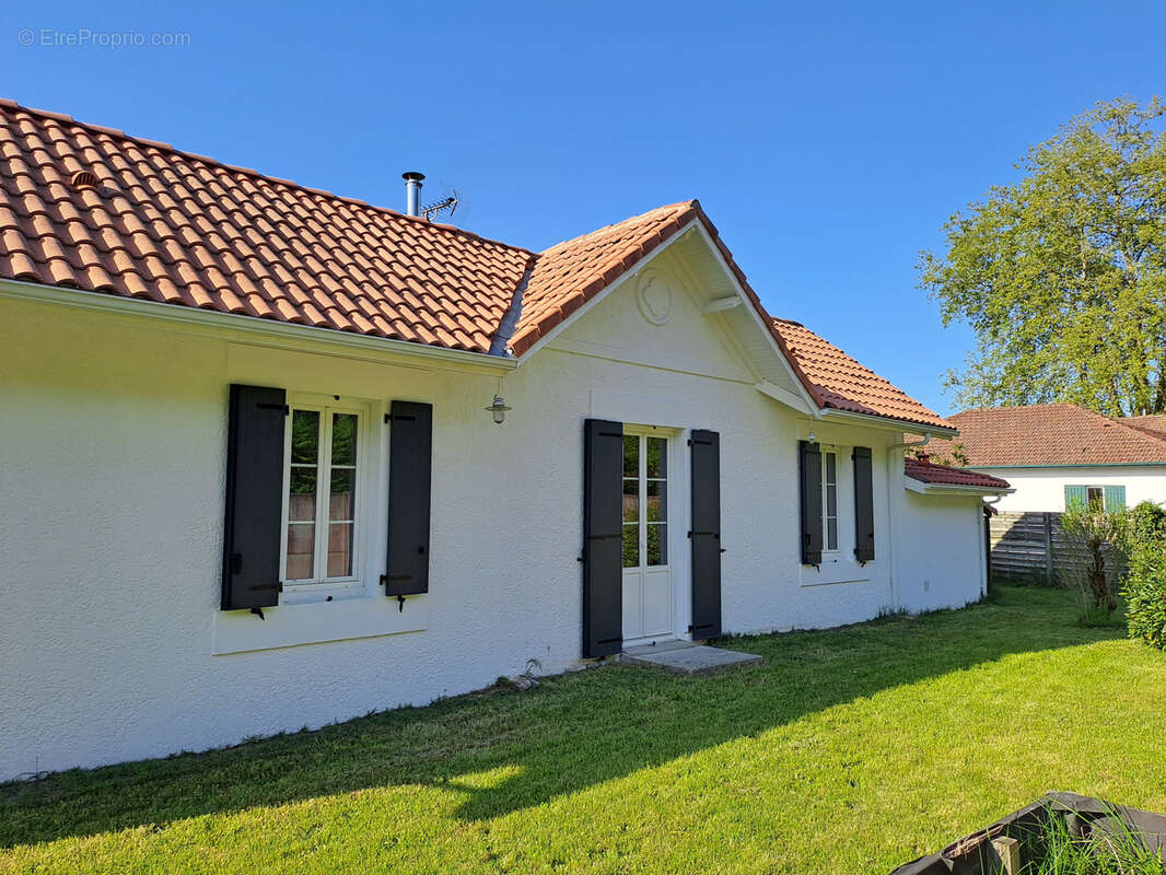 Maison à SAUCATS
