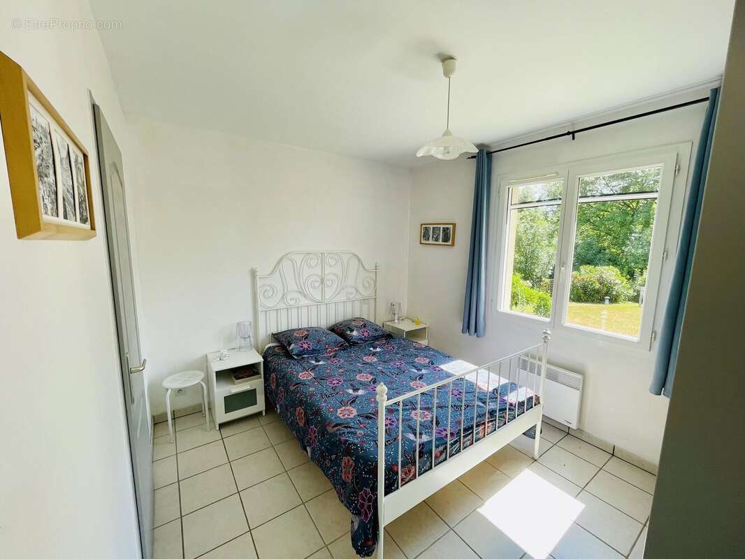 Maison de plain-pied avec quatre chambres, beau jardin et terrasse couverte - photo 5