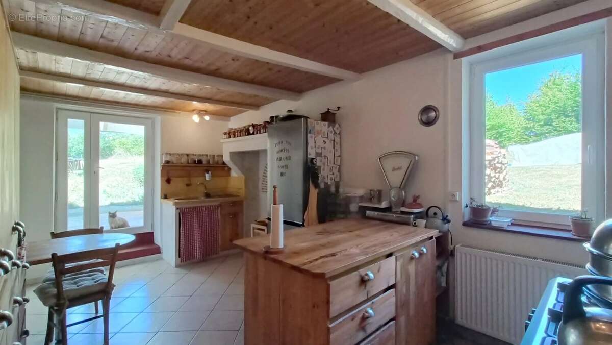 Maison avec dépendances chiré en montreuil - photo 8