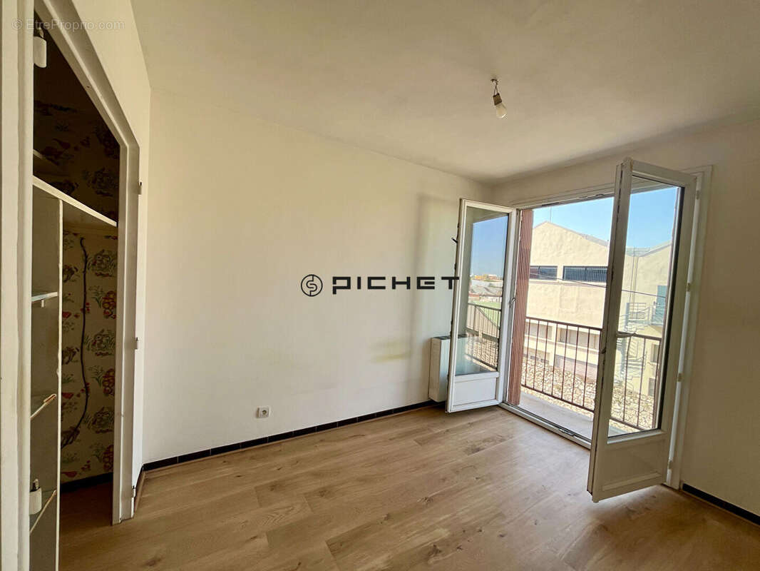 Trois pièces avec balcon et stationnement - Le Canet - photo 6
