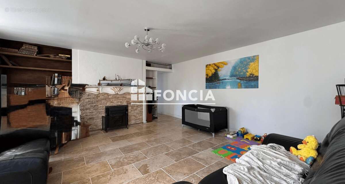 Maison à SALLES-CURAN