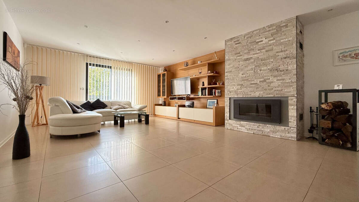 Maison à SAINTRY-SUR-SEINE