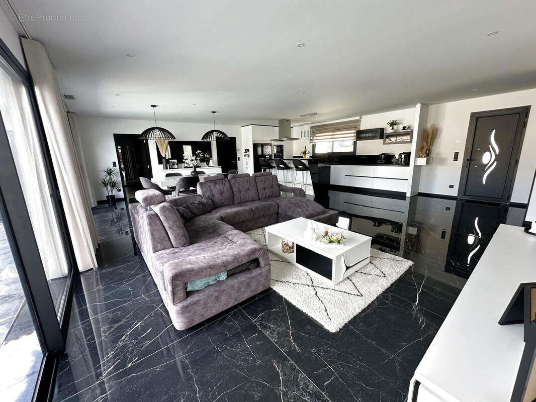 Maison à CAMBLANES-ET-MEYNAC