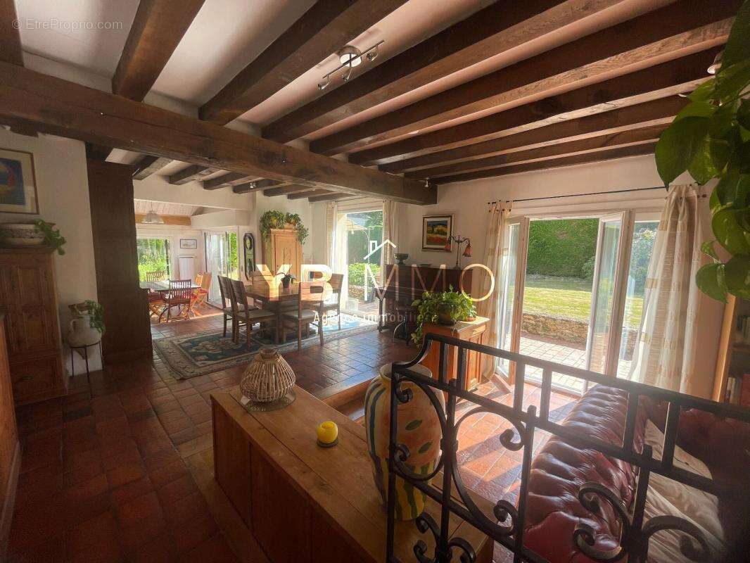 Maison à LA CELLE-LES-BORDES