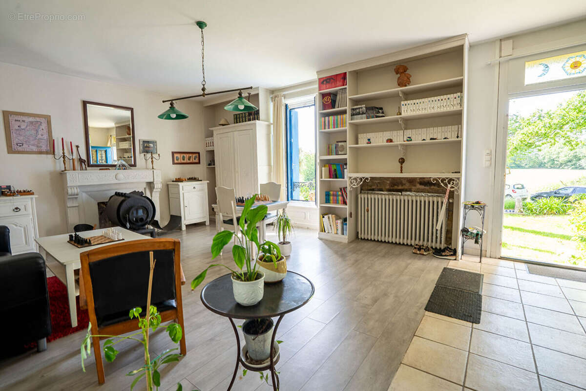 A vendre à Concarneau Maison de Maitre de 295 m² à 8 min du centre ville dans un cadre de vie idyllique ! - photo 3