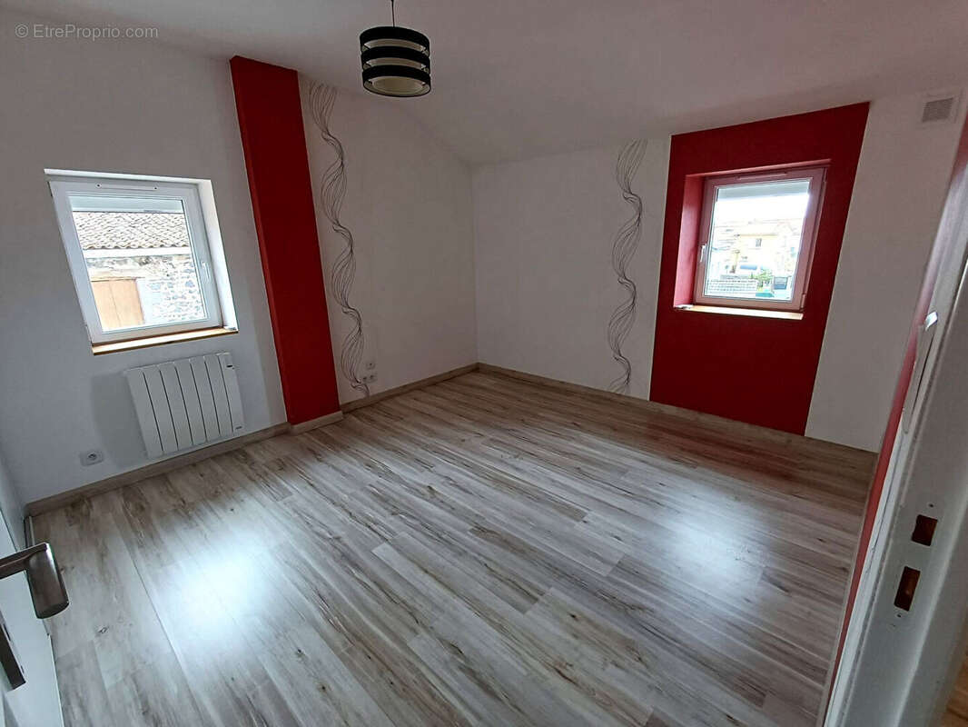 Maison à SAINT-BEAUZIRE