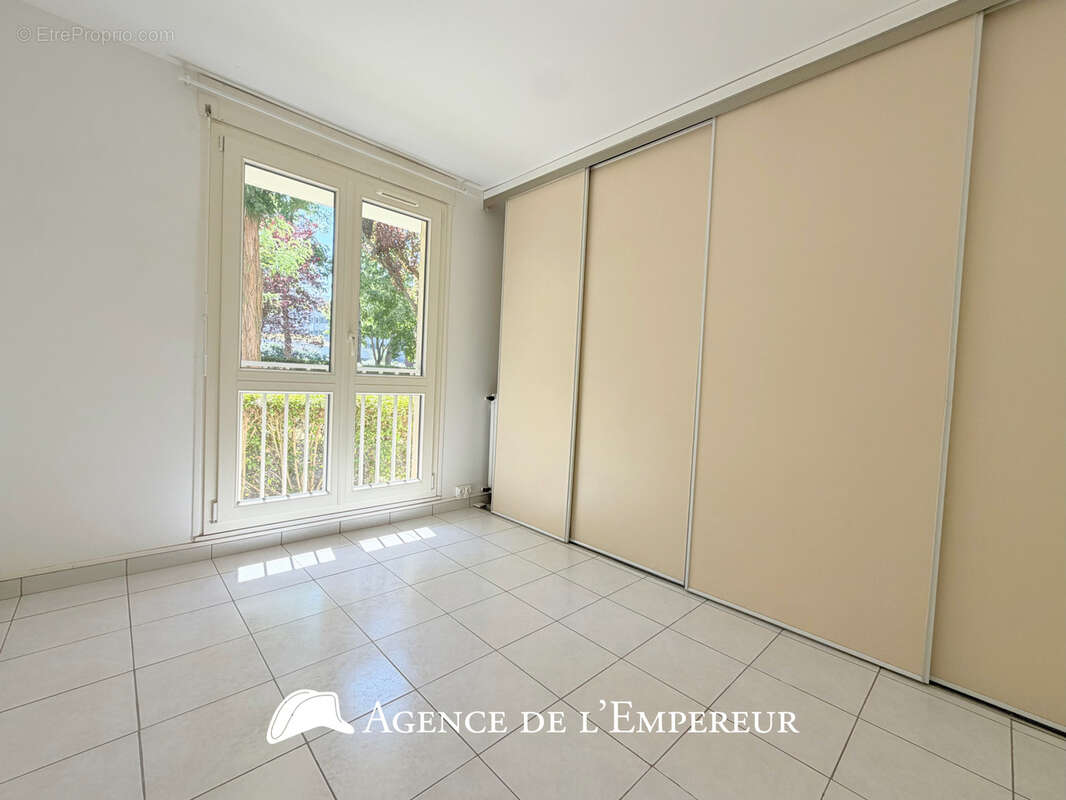 Appartement traversant 5 pièces - Rueil Buzenval - photo 13