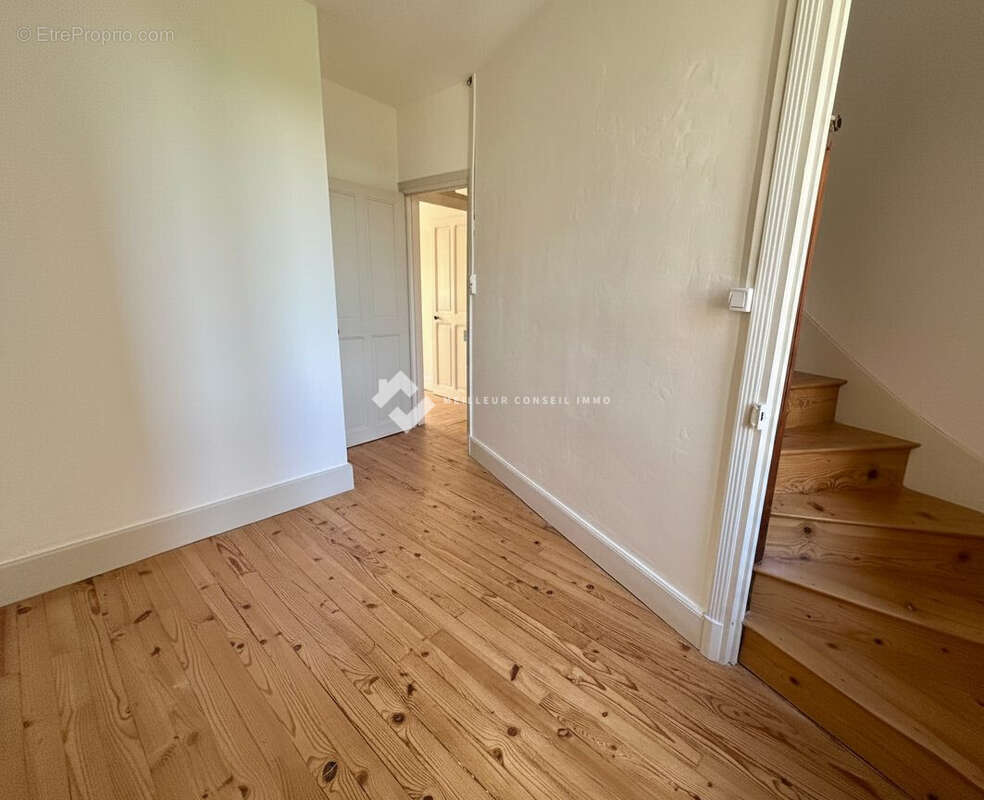 Maison 65 m² à Saint-Remy-Sur-Durolle  - photo 2