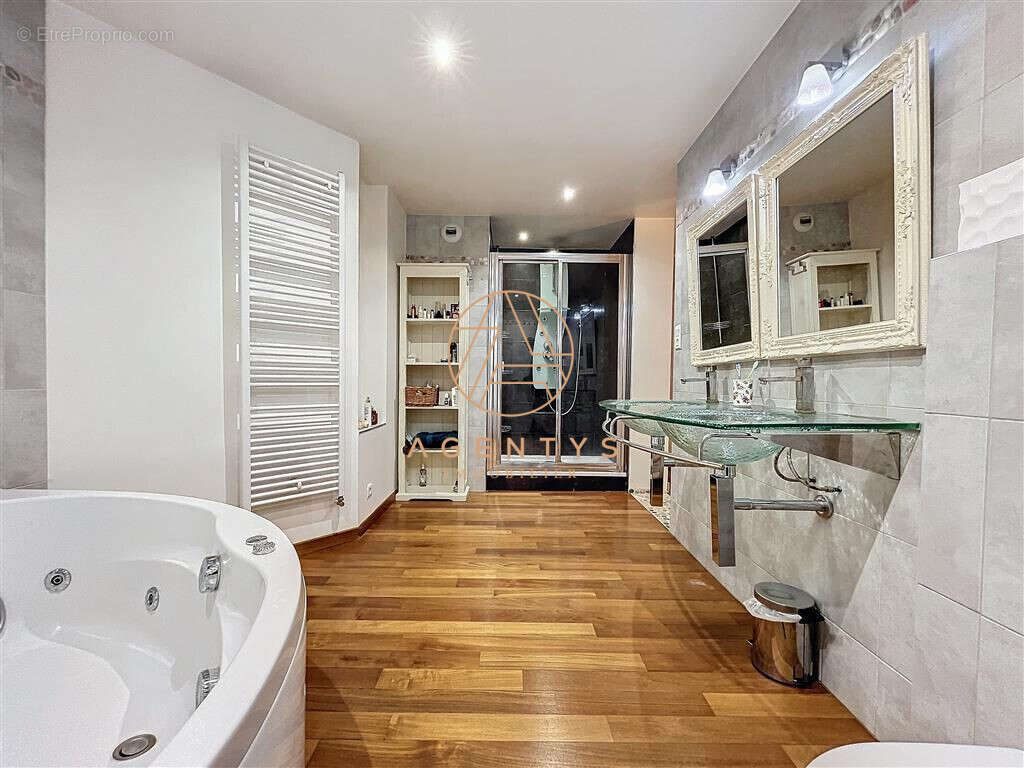 Maison à SAINT-MAUR-DES-FOSSES