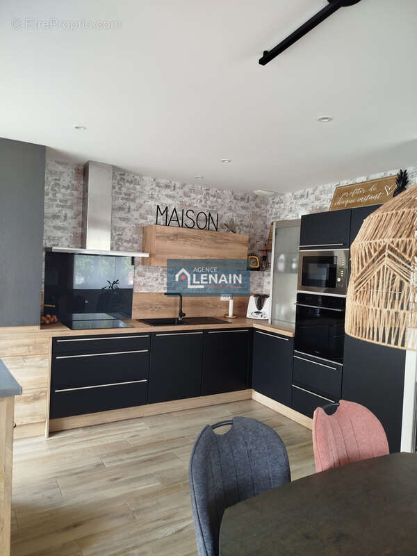 Maison de Bourg en pierre - photo 2