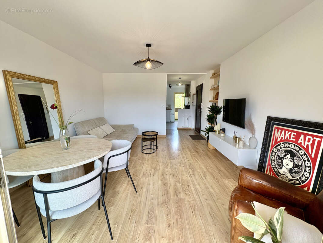 Appartement à SIX-FOURS-LES-PLAGES