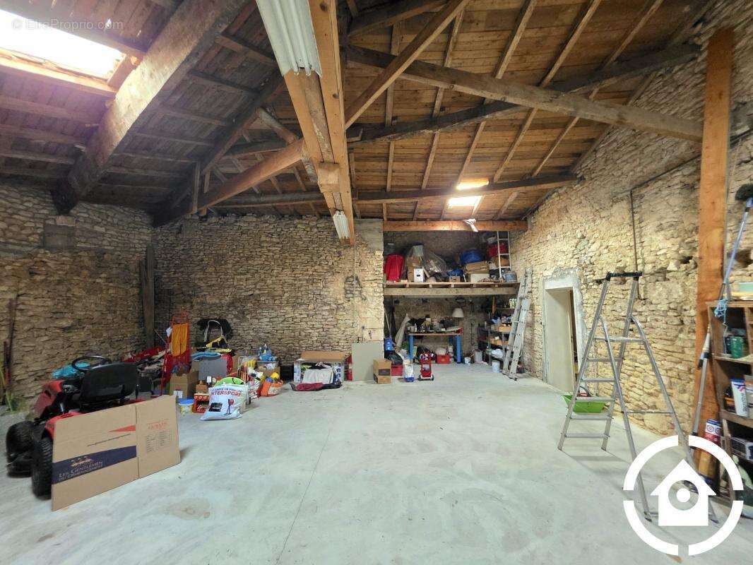 Maison à GENSAC-LA-PALLUE