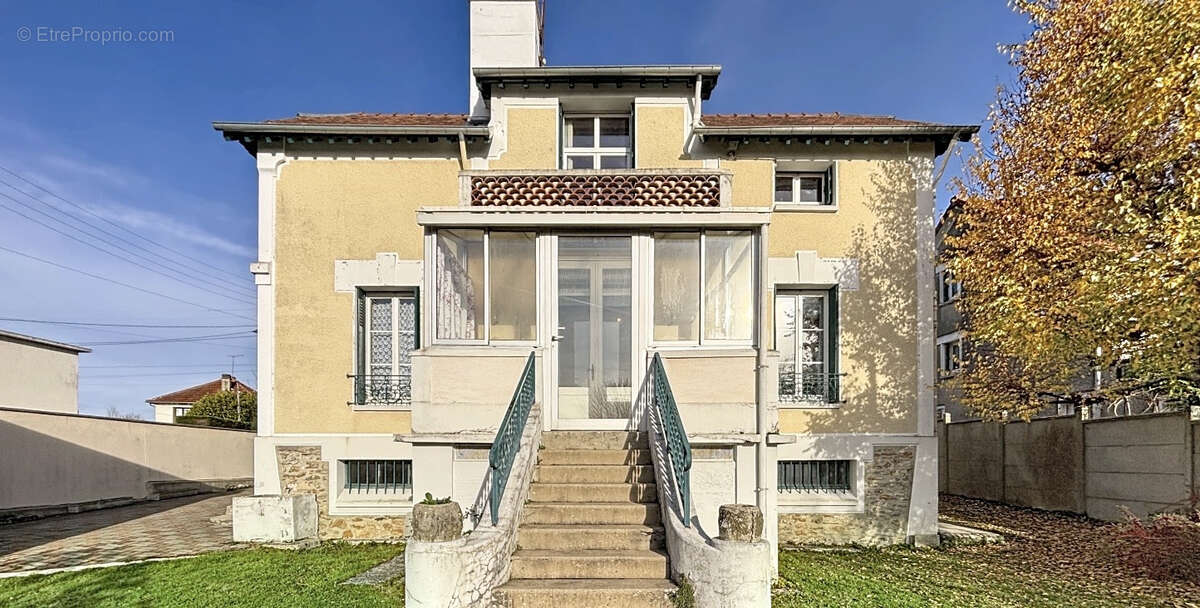 Maison à COULOMMIERS