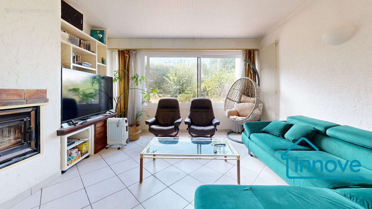 Maison 121 m² à La Celle-Saint-Cloud  - photo 3