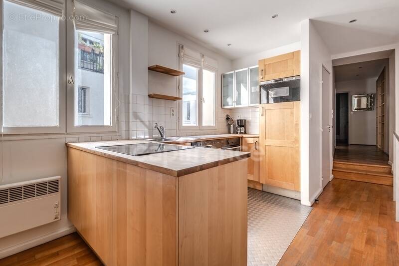 Appartement à PARIS-1E