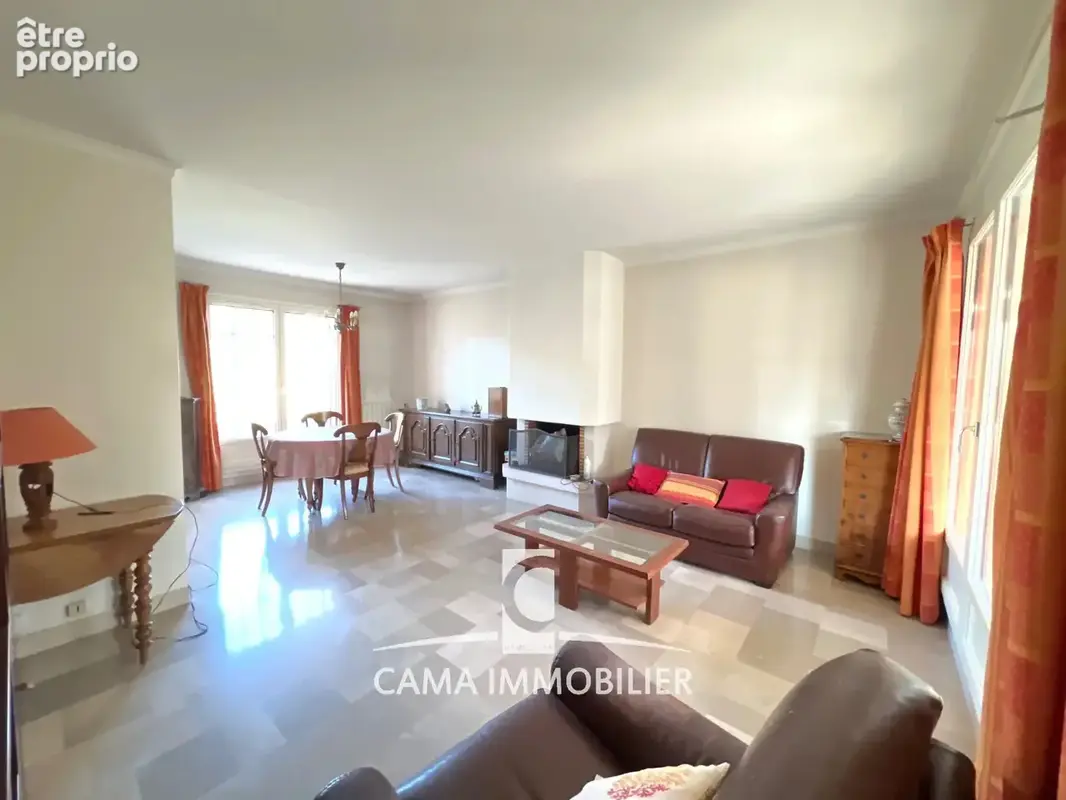 Photo Maison à Buc au prix de 699 000€