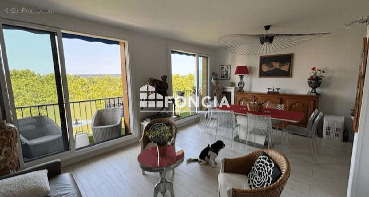 Jolie vue panoramique et belle orientation ouest sans vis a vis pour ce bel appartement de 56 m2 - photo 2