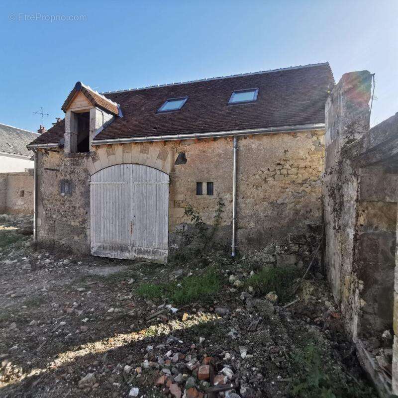 Maison à NOUANS-LES-FONTAINES