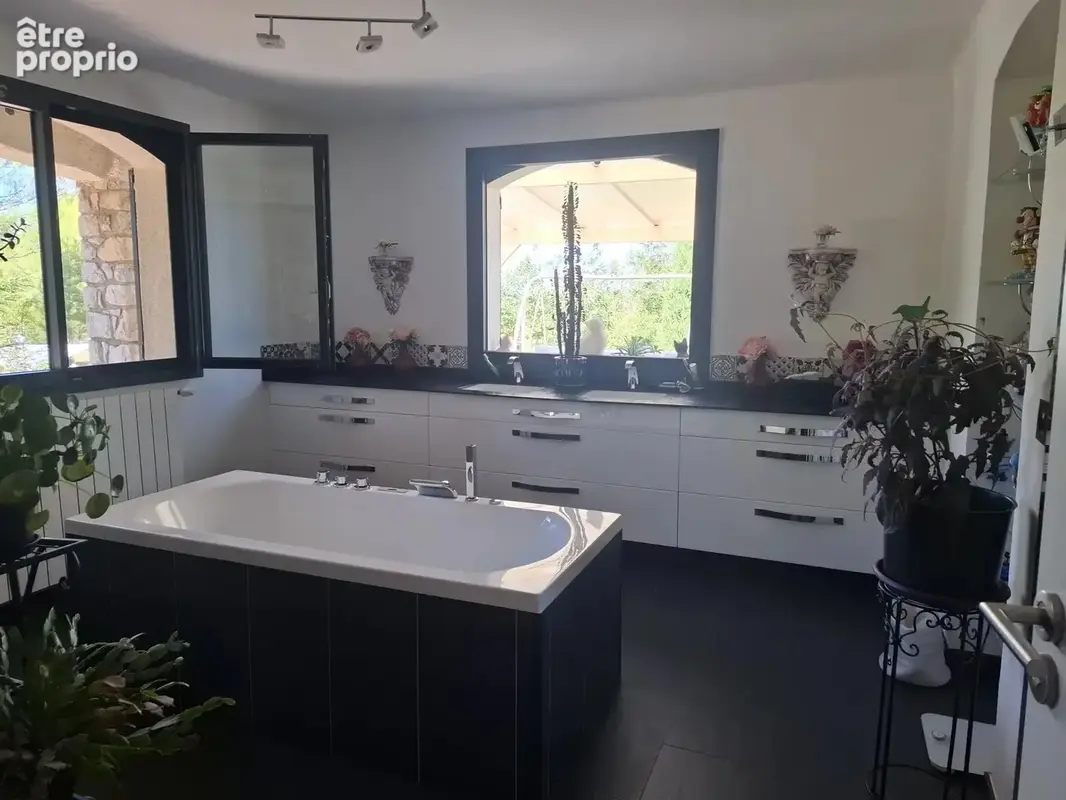 Propriété de charme avec piscine et près de 2 hectares - La Verdière - photo 13