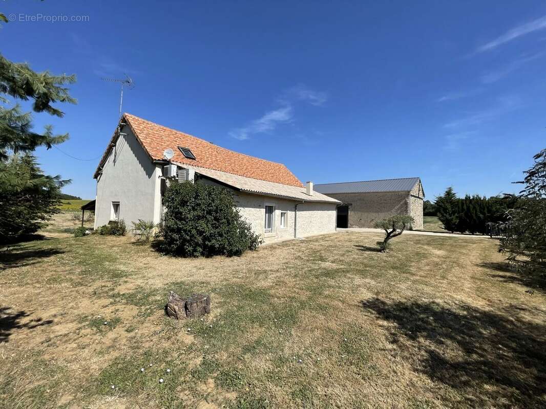 Maison 220 m² à Paizay-Le-Sec  - photo 2