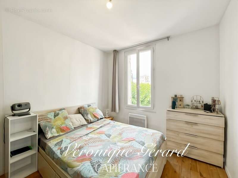 Maison à SAINT-MEDARD-DE-GUIZIERES