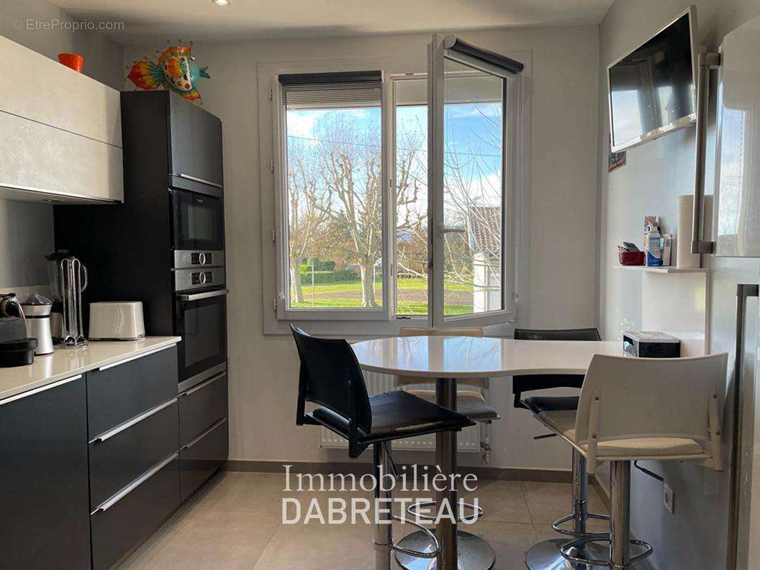 Riorges Maison de 154 m2 en parfait état - photo 5