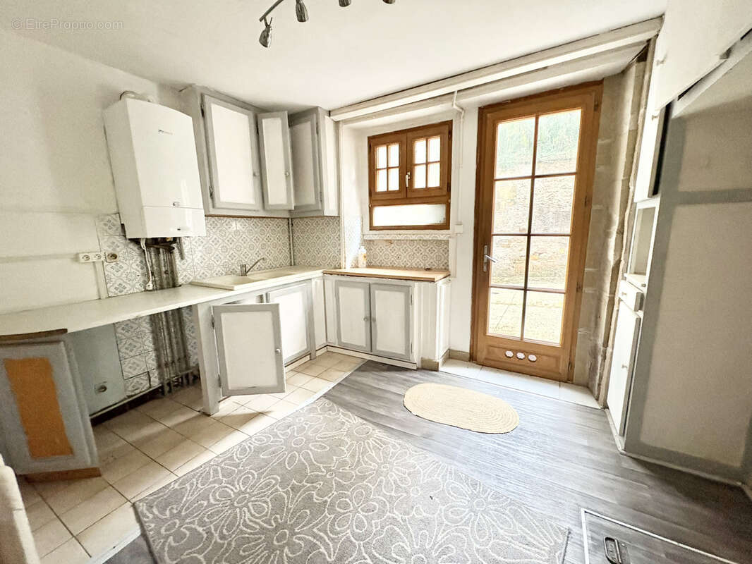 Maison à TERRASSON-LAVILLEDIEU