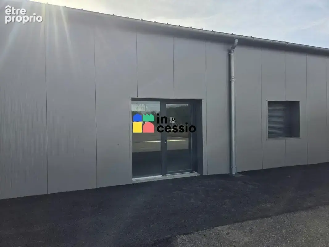 ? À vendre – Cellules d'activité 300 m2 totalement rén - photo 12