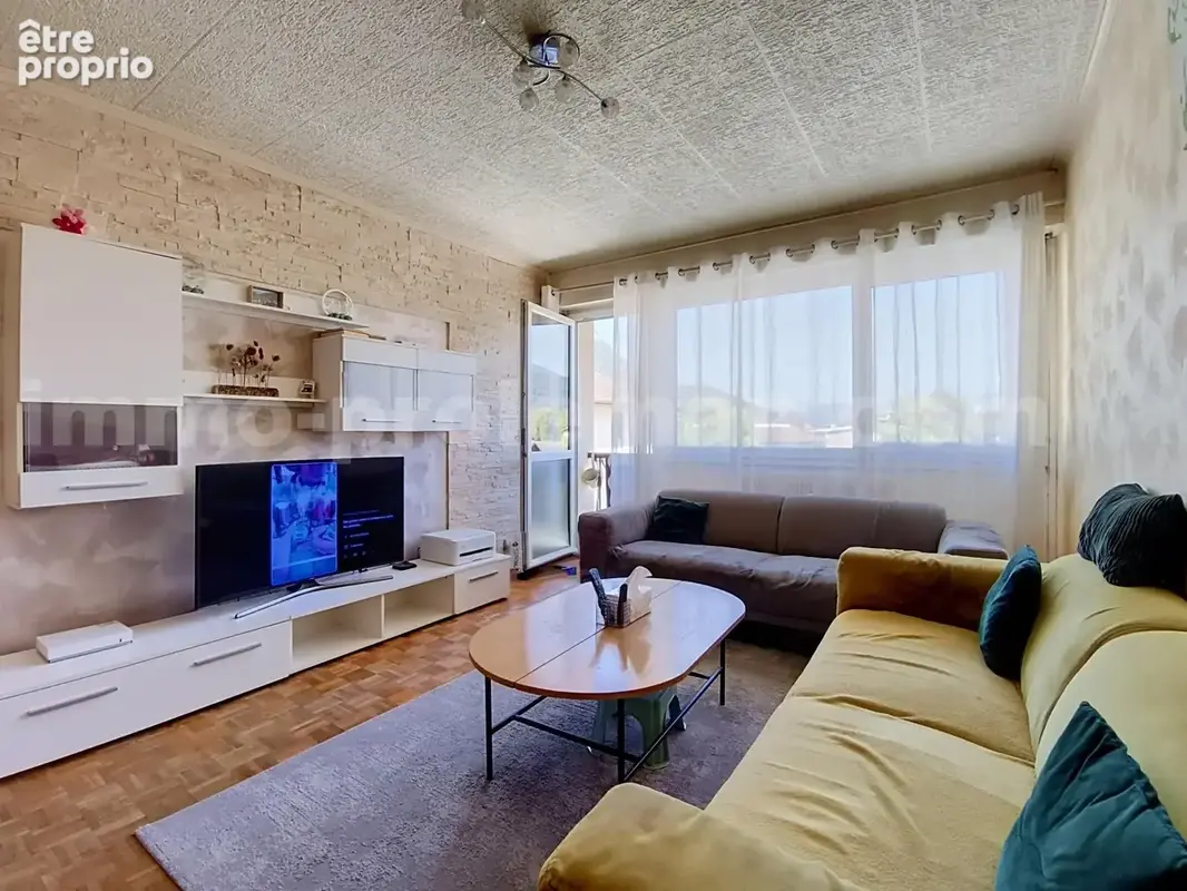Appartement_T3bis_Bonneville_belle_superficie_prox_commerce_Salon_Séjour_