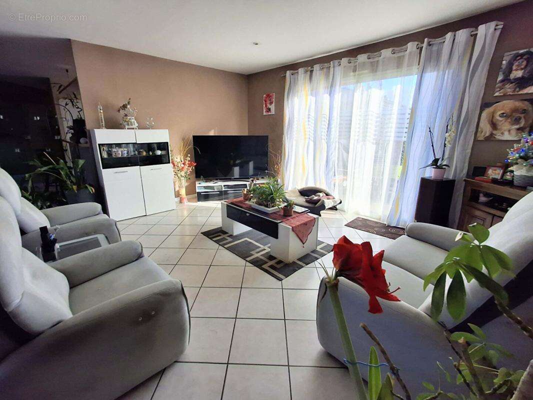 Maison à SAINT-CHRISTOLY-DE-BLAYE