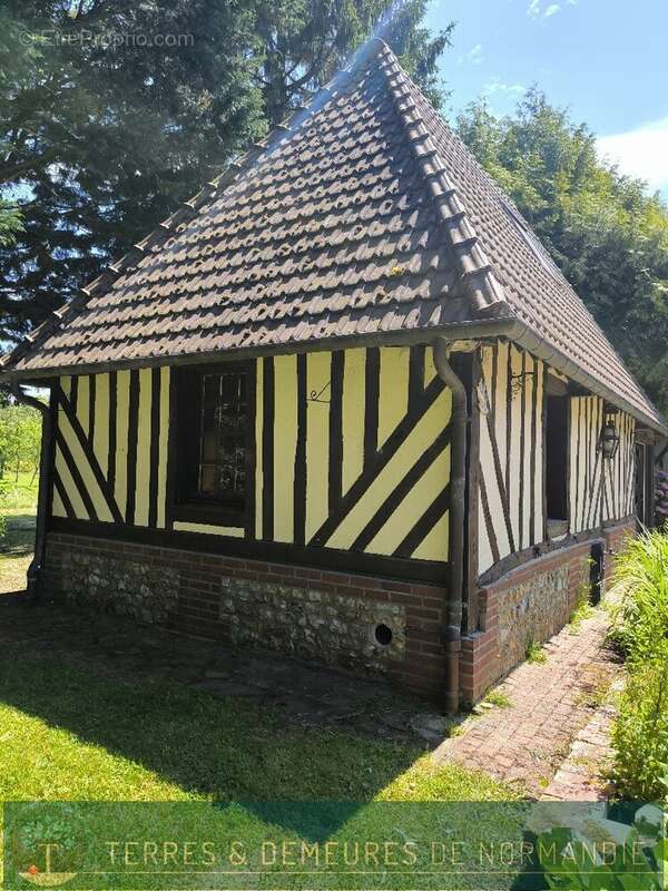 A 5 minutes de beuzeville (27210), magnifique propriete normande avec dependances, piscine interieur et parc de 1.6 hectares. - photo 24