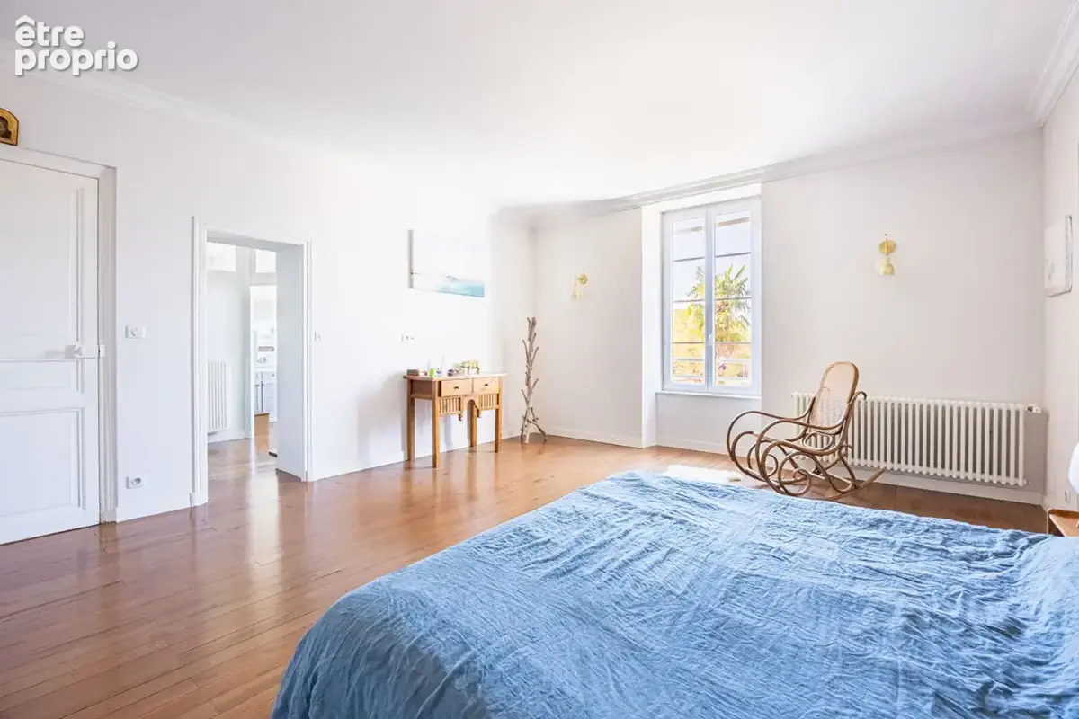 Demeure bourgeoise de la fin du XIX siècle au coeur de Nesmy  -330 m2 - 7 chambres - Piscine - Dépendances - photo 17