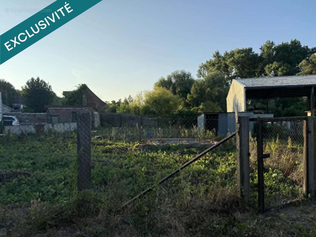 Terrain 618 m² à Morcourt  - photo 2