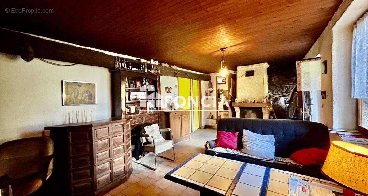 Maison à LES CHAPELLES