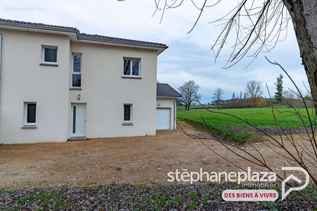 Maison à SAINT-ETIENNE-DU-BOIS