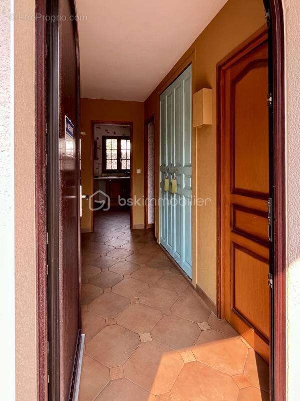 SAUJON  -  maison plain-pied 98 m2 sur terrain clos 514 m2 - photo 4