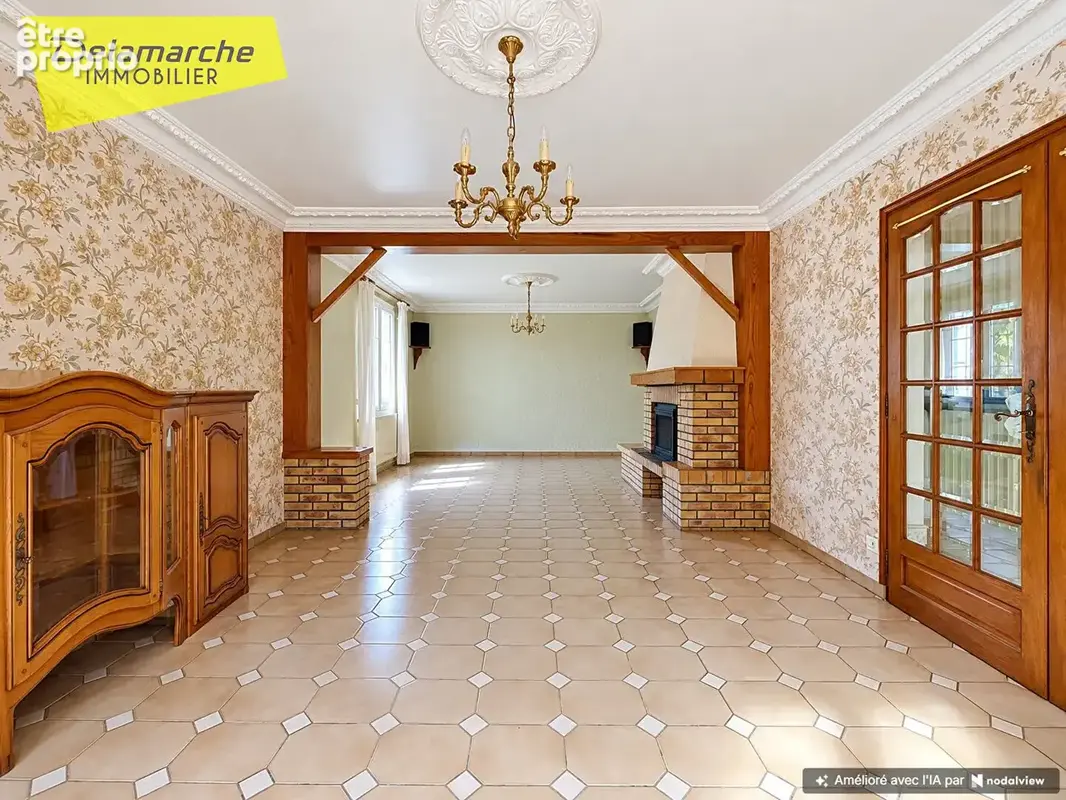 À vendre : maison à Grandparigny, 5 chambres, vie de plain-pied, sous-sol complet, dépendances et terrain constructible - photo 2
