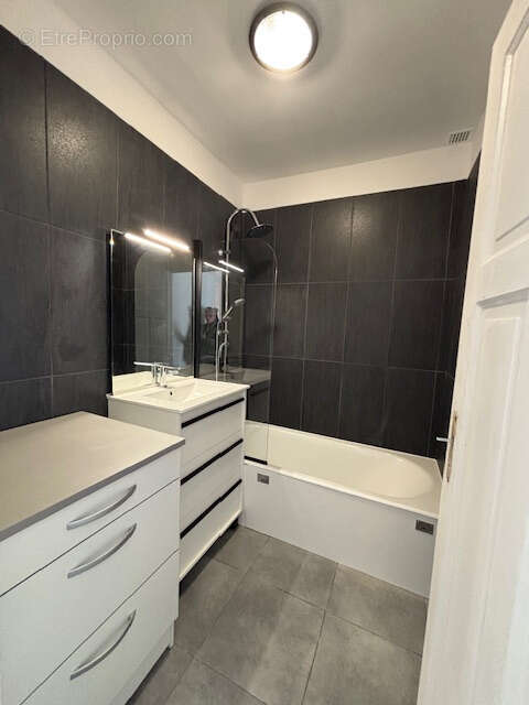 Appartement à DONVILLE-LES-BAINS