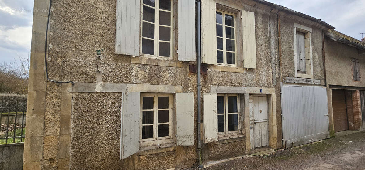 Maison à VARZY